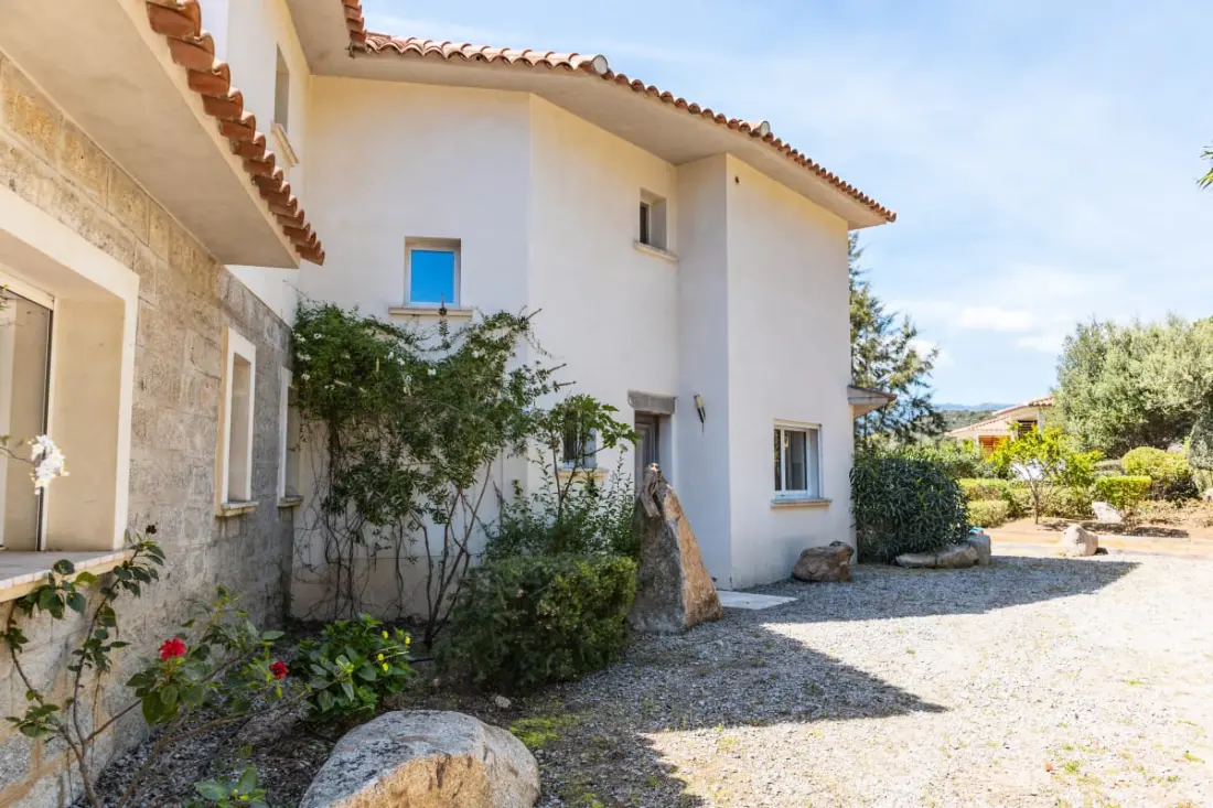 Rezidencia Villa dalszöveg: Dolce Di Cirendinu