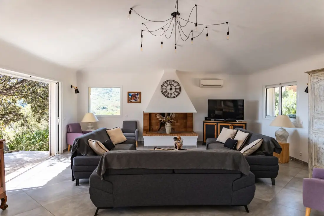 Rezidencia Villa dalszöveg: Dolce Di Cirendinu