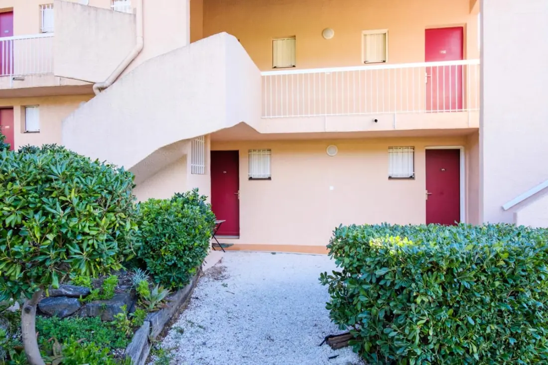 Bright Sea View Apartman úszómedencével