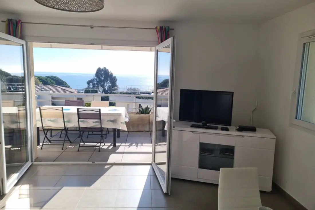 Sea View • Hozzáférés a strandhoz • úszómedence