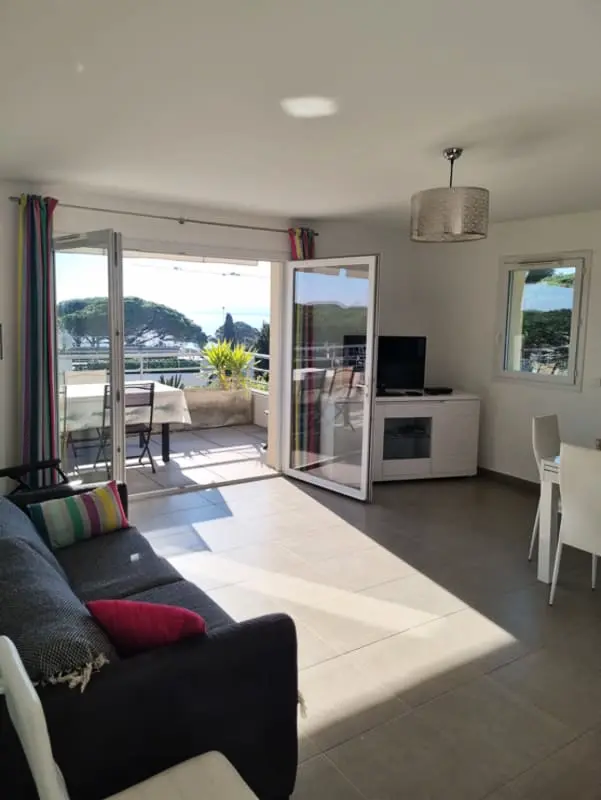 Sea View • Hozzáférés a strandhoz • úszómedence