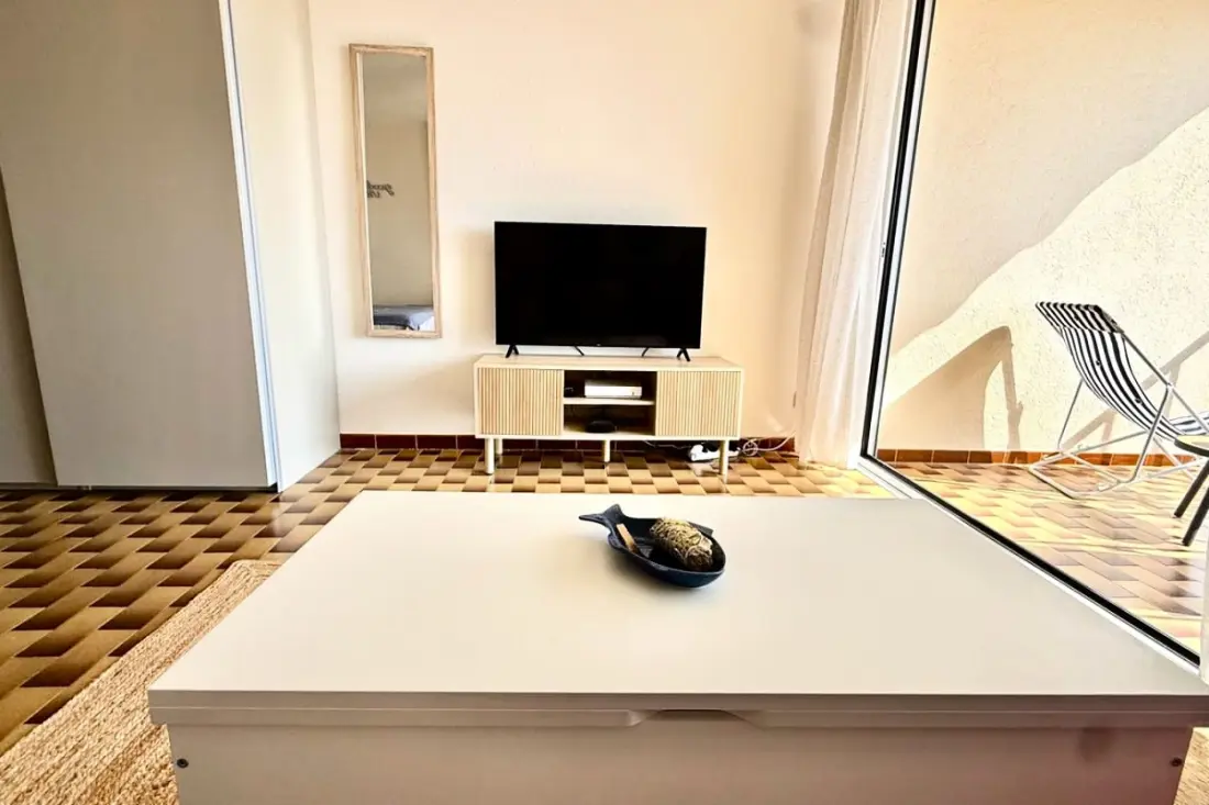 Studio 4 személy medencével Tennis Sea nézet