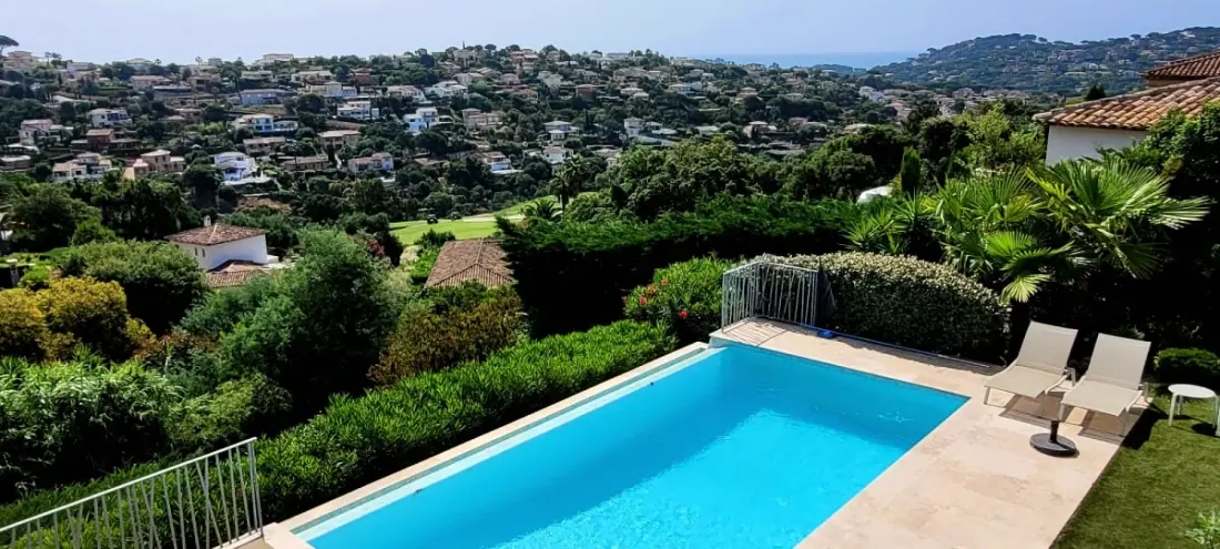 Villamos 4p Private Pool közelében a tenger