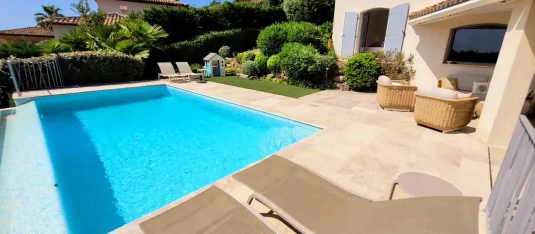 Villamos 4p Private Pool közelében a tenger