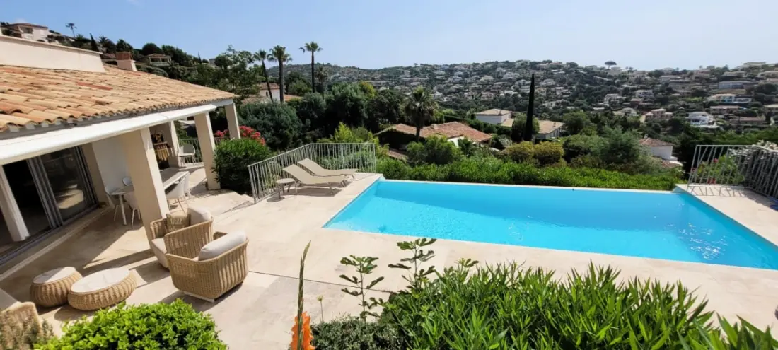 Villamos 4p Private Pool közelében a tenger