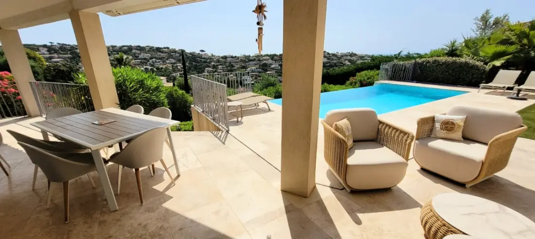 Villamos 4p Private Pool közelében a tenger
