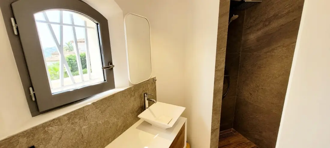 Villamos 4p Private Pool közelében a tenger