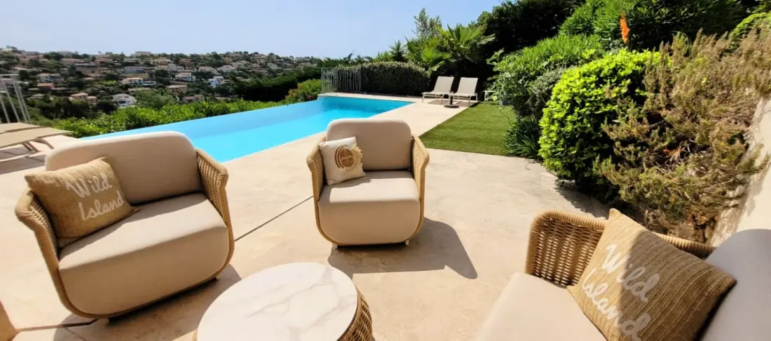 Villamos 4p Private Pool közelében a tenger
