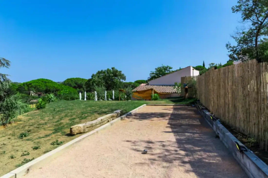Villa, úszómedence és nagy kert a Ste-maxime-ben
