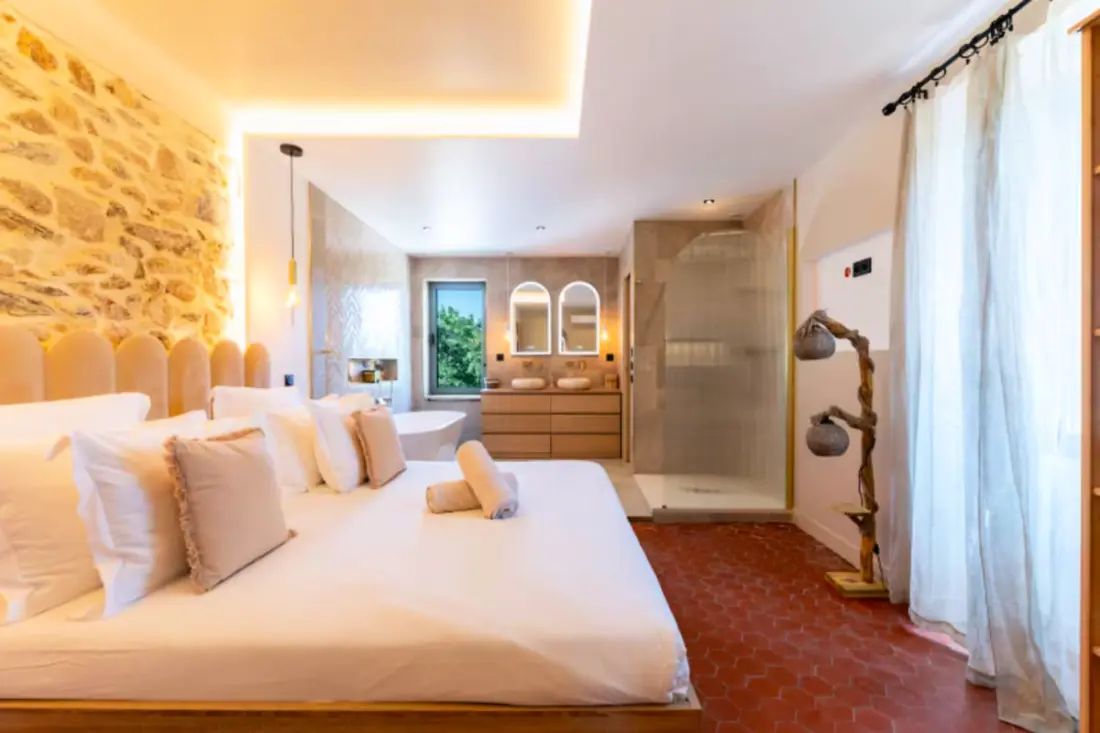 Villa, úszómedence és nagy kert a Ste-maxime-ben
