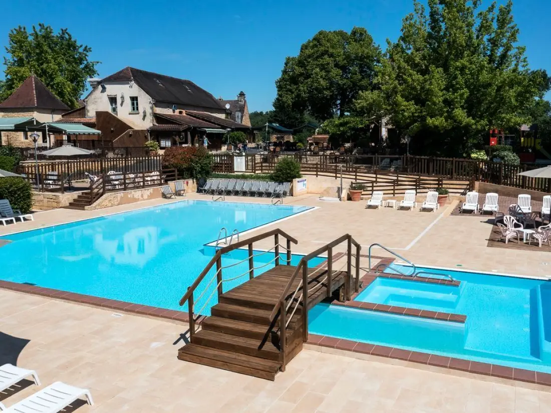 Campingplatz Romanée Les Grottes de Roffy 4 Sterne★★★★