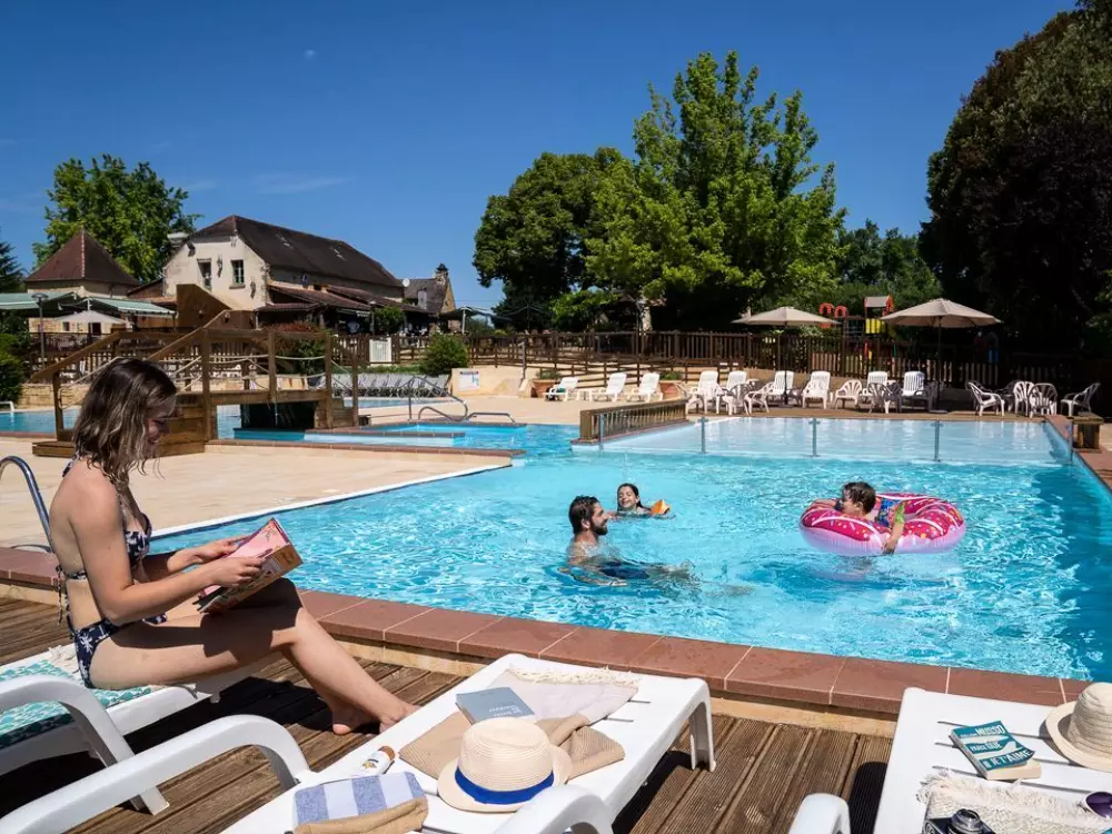 Campingplatz Romanée Les Grottes de Roffy 4 Sterne★★★★