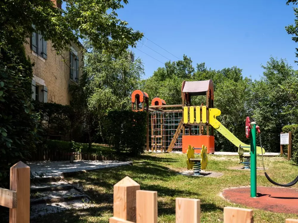 Campingplatz Romanée Les Grottes de Roffy 4 Sterne★★★★