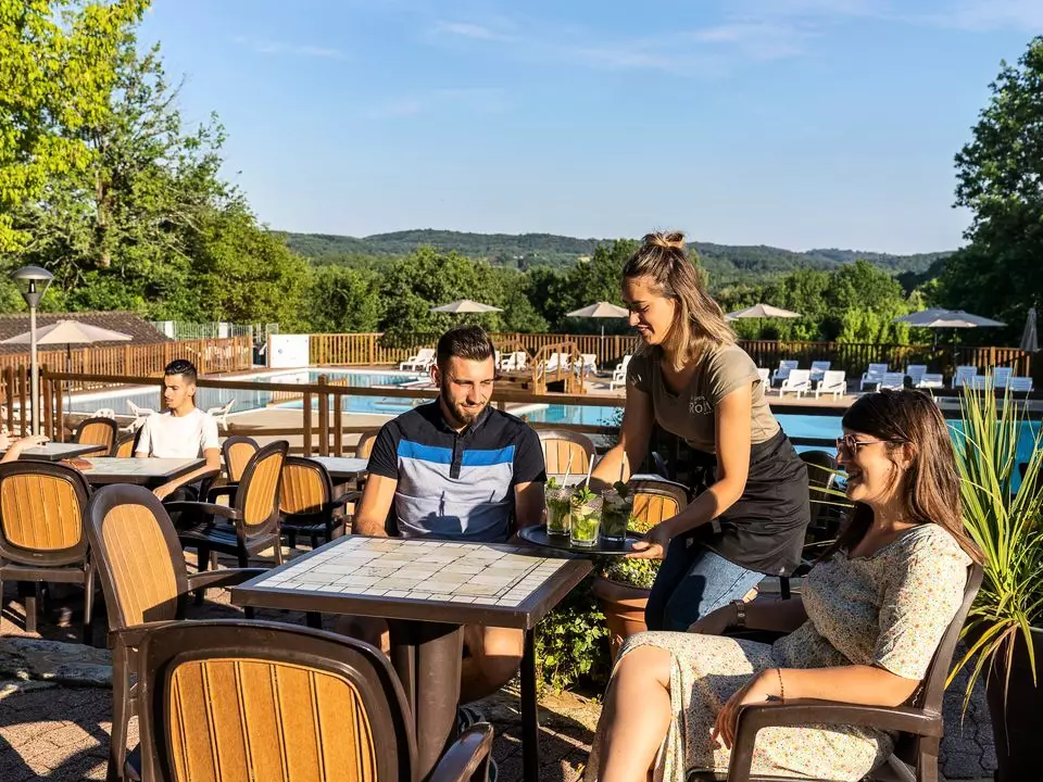 Campingplatz Romanée Les Grottes de Roffy ****