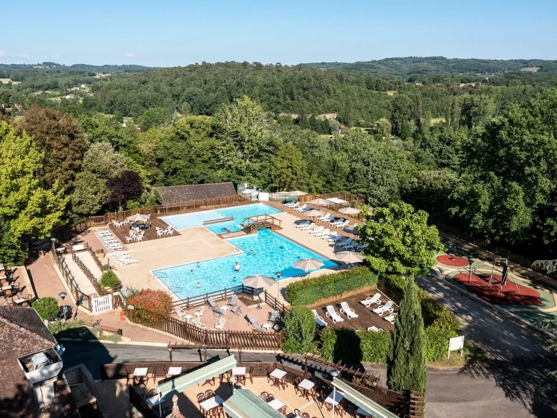 Campingplatz Romanée Les Grottes de Roffy 4 Sterne★★★★