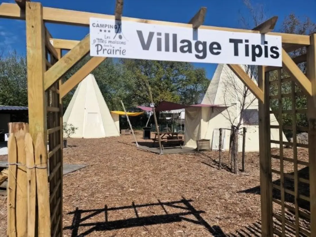 Camping Les P'tites Maisons dans la Prairie 3 étoiles★★★