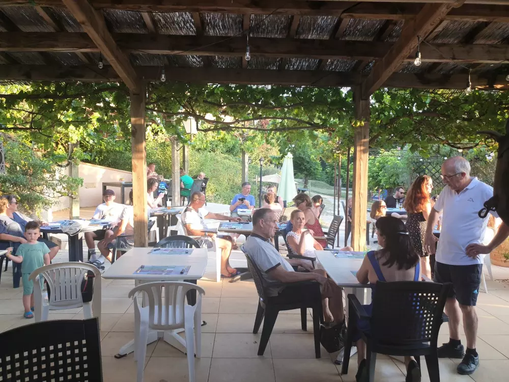 Camping des Bastides 4 Gwiazdy★★★★ 4 Gwiazdy★★★★ 4 Gwiazdy★★★★ 4 Gwiazdy★★★★