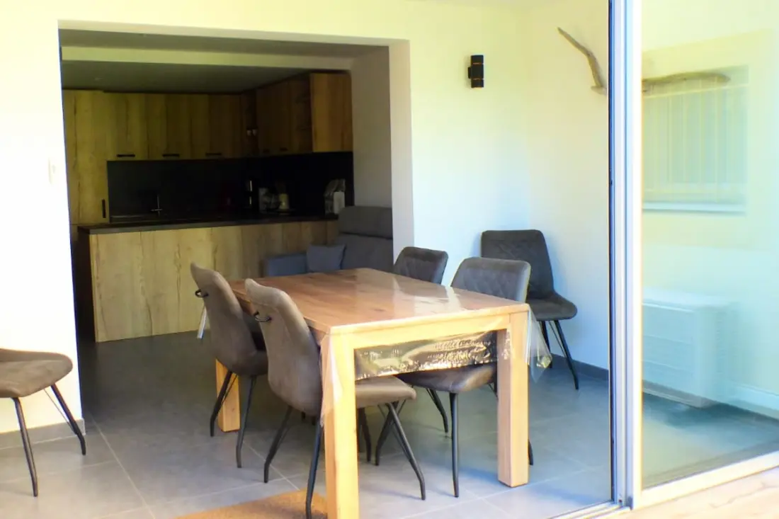 Ruime woning op de begane grond in Sanary, vlak bij het strand