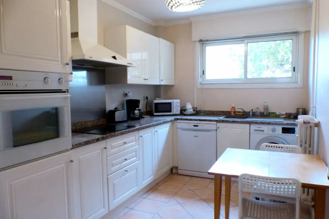 Appartement op tuinniveau, vlak bij de zee en de haven