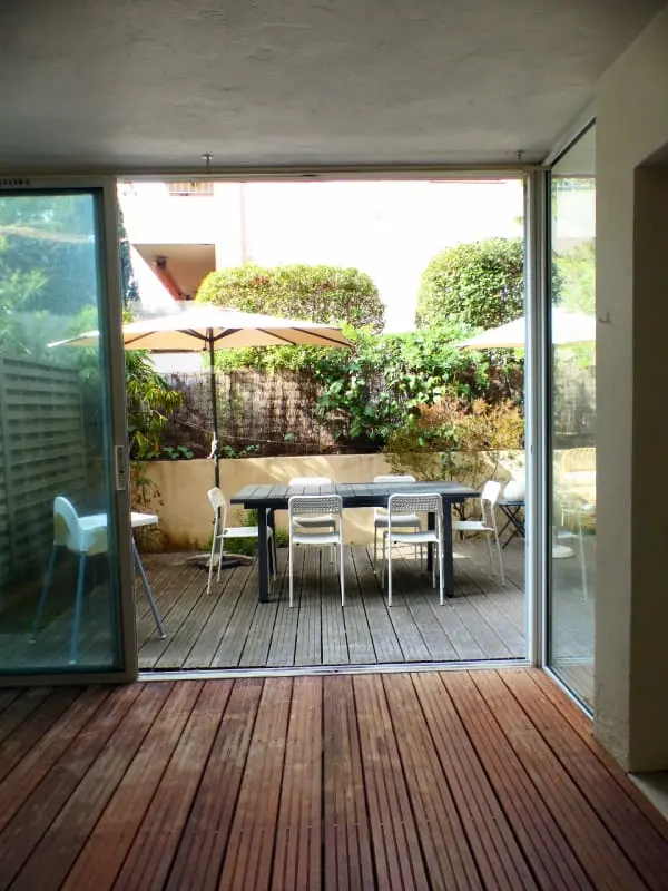 Appartement op tuinniveau, vlak bij de zee en de haven