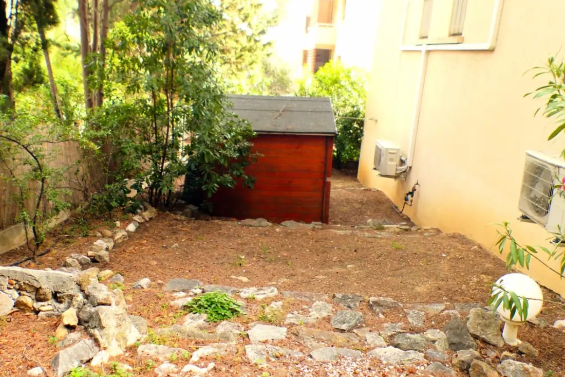 Appartement op tuinniveau, vlak bij de zee en de haven