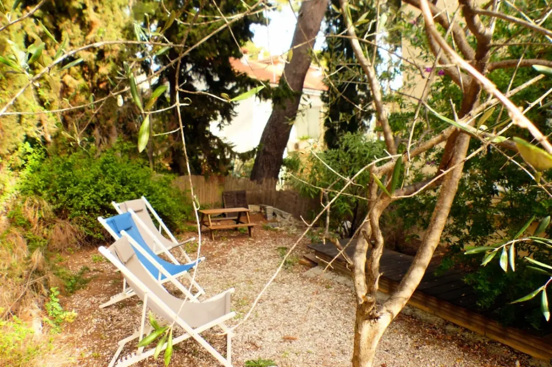 Appartement op tuinniveau, vlak bij de zee en de haven