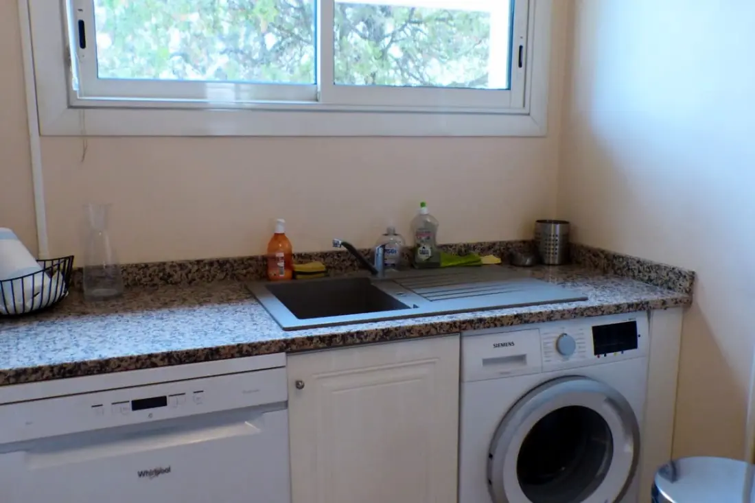 Appartement op tuinniveau, vlak bij de zee en de haven