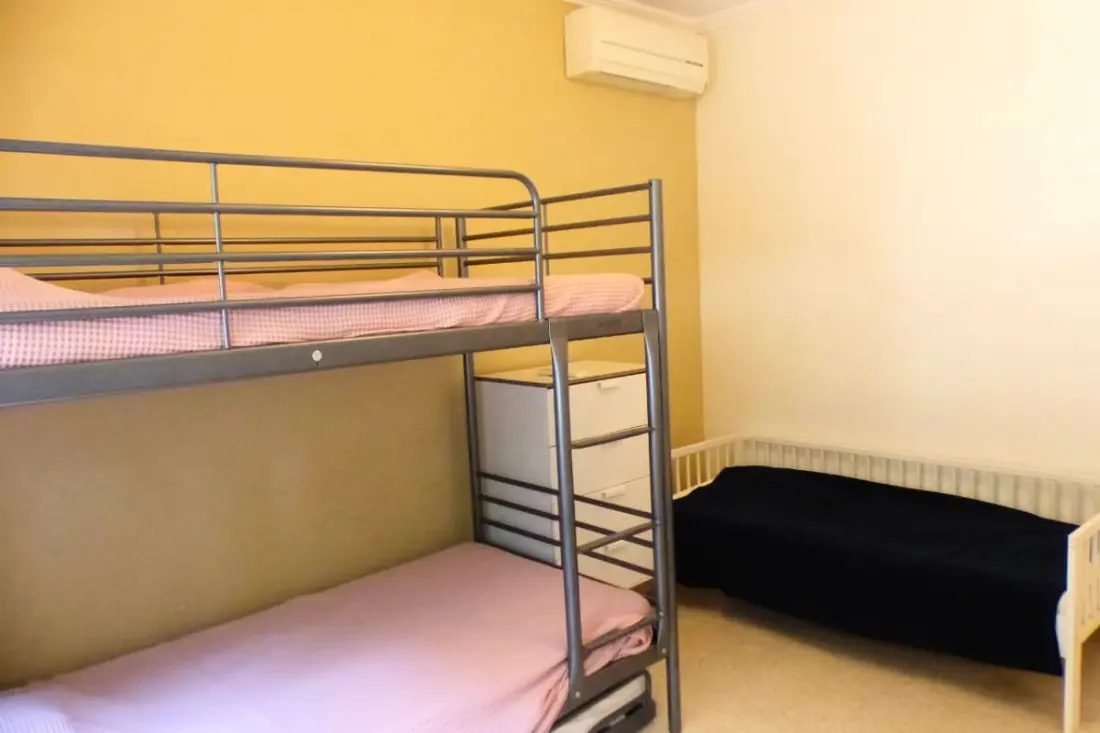 Appartement op tuinniveau, vlak bij de zee en de haven