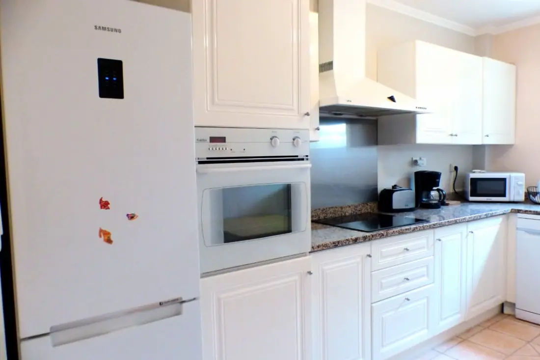 Appartement op tuinniveau, vlak bij de zee en de haven