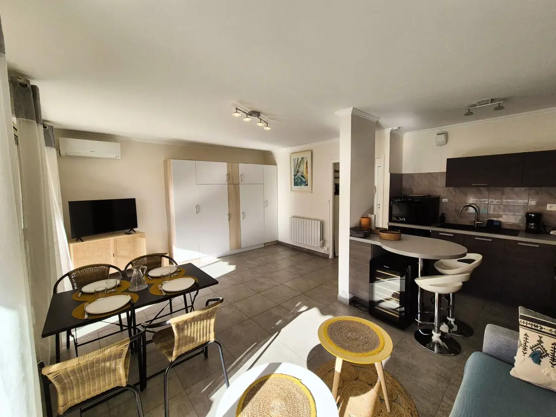 Porthos Residence