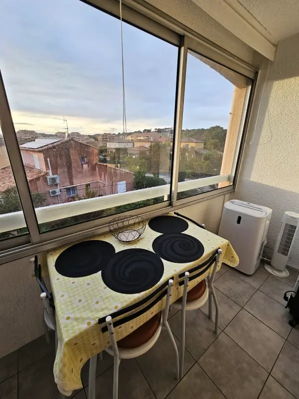 Studio met airconditioning en parkeerplaats in Sanary-sur-mer