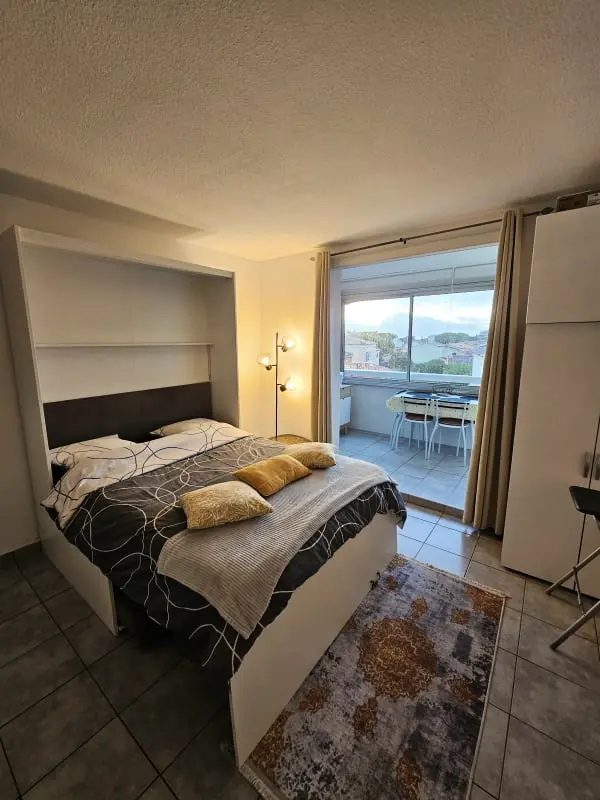Studio met airconditioning en parkeerplaats in Sanary-sur-mer