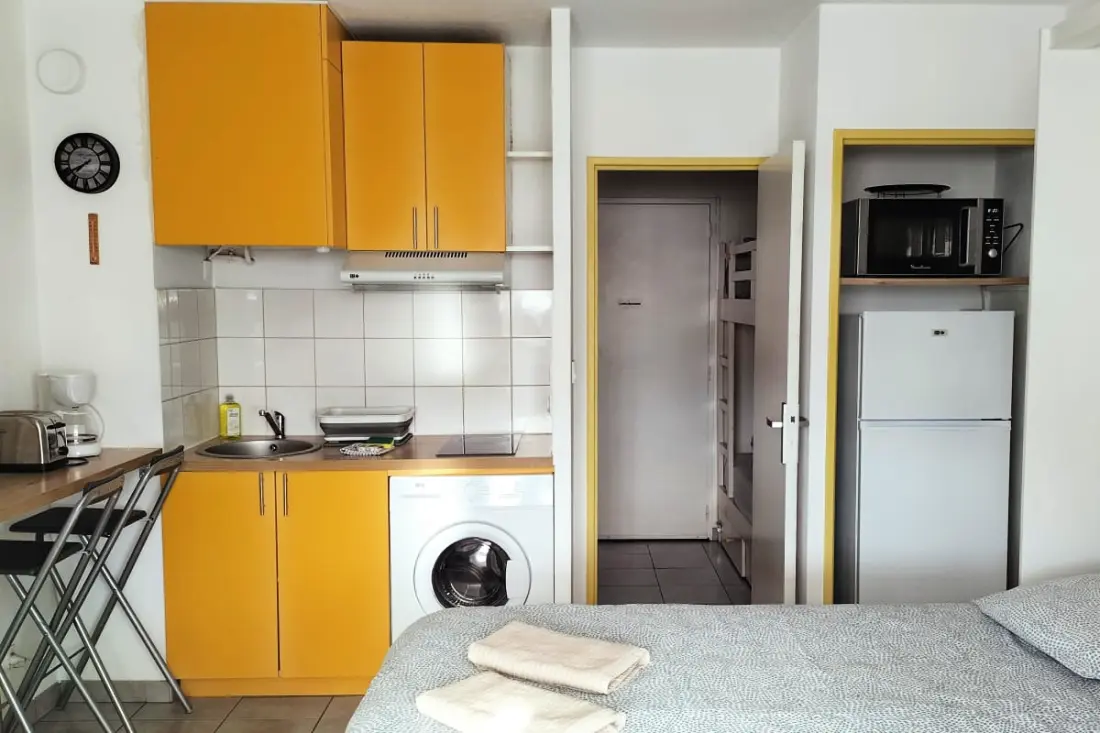 Studio met airconditioning en parkeerplaats in Sanary-sur-mer