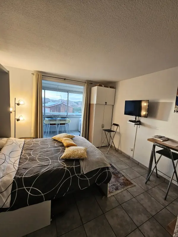 Studio met airconditioning en parkeerplaats in Sanary-sur-mer