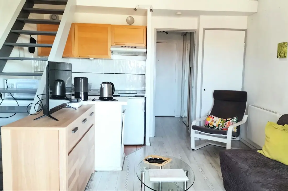 40 M2 Airconditioning Studio met balkon en parkeerplaats