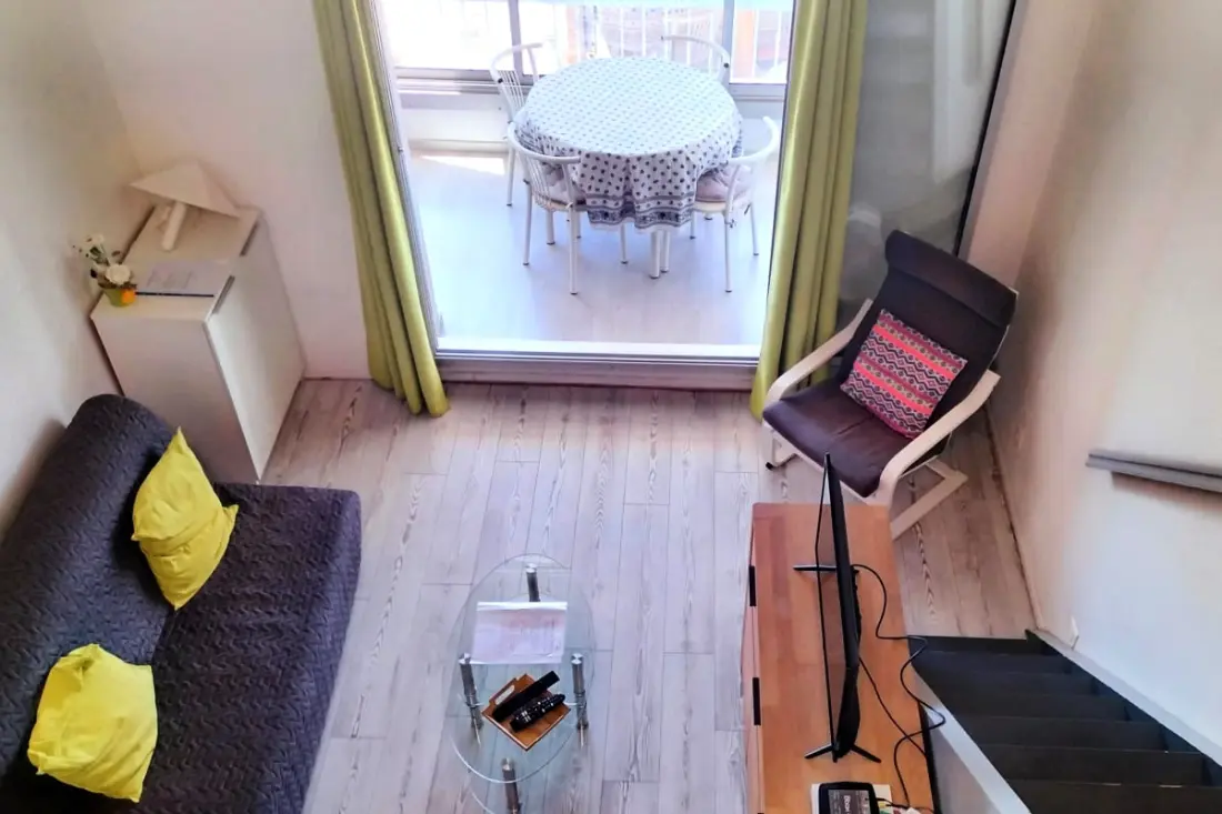 40 M2 Airconditioning Studio met balkon en parkeerplaats