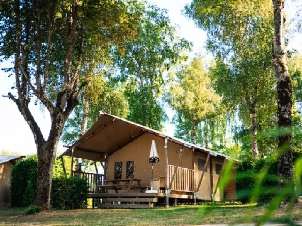 Sunêlia Camping Les Nids Du Lac 4 Gwiazdy★★★★ 4 Gwiazdy★★★★ 4 Gwiazdy★★★★ 4 Gwiazdy★★★★