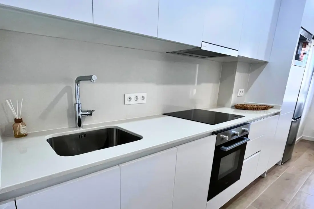 Ideális apartman úszással Medence, 350 méterre a strandoktól