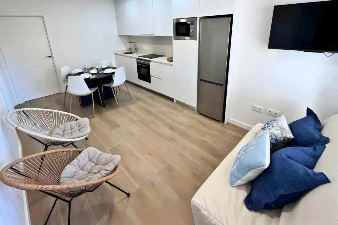 Ideális apartman úszással Medence, 350 méterre a strandoktól