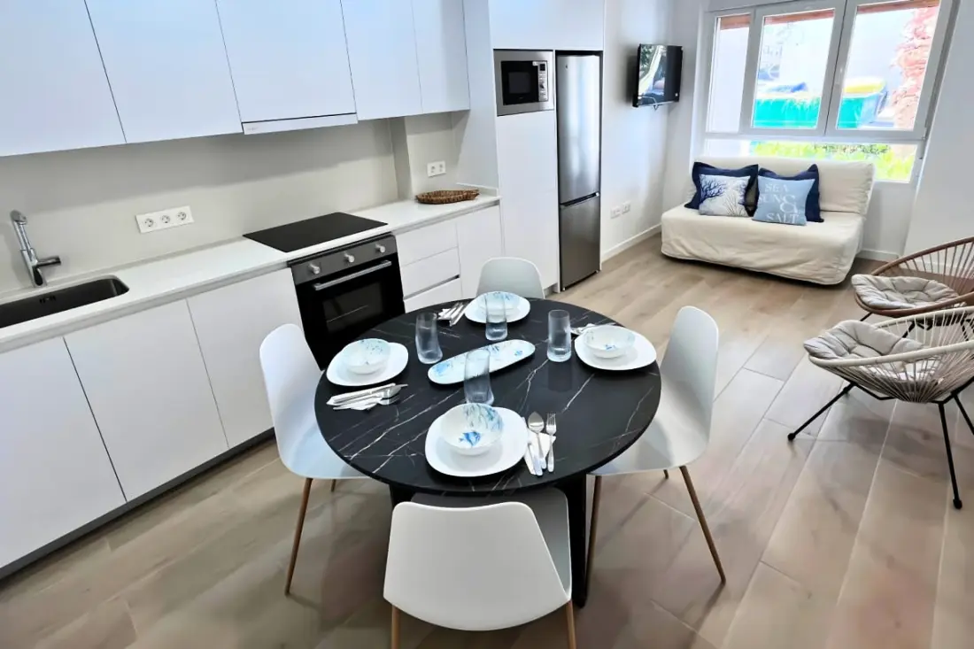 Ideális apartman úszással Medence, 350 méterre a strandoktól