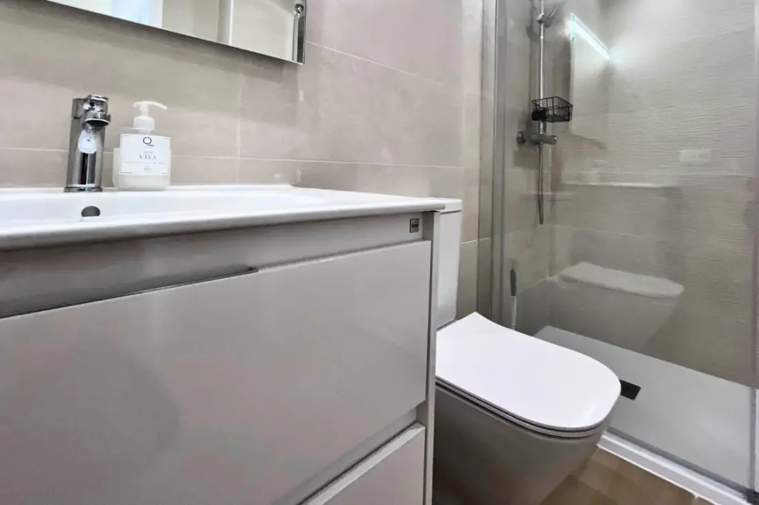 Ideális apartman úszással Medence, 350 méterre a strandoktól