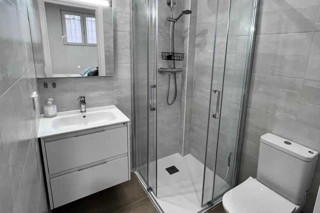 Ideális apartman úszással Medence, 350 méterre a strandoktól
