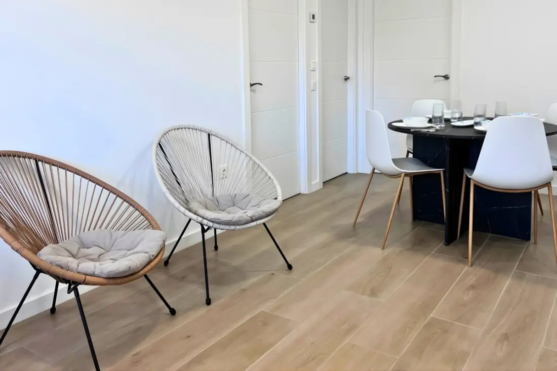 Ideális apartman úszással Medence, 350 méterre a strandoktól