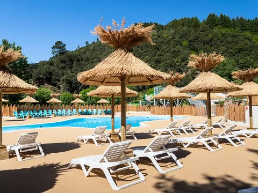 Camping Du Château De L'Hom  4 étoiles★★★★