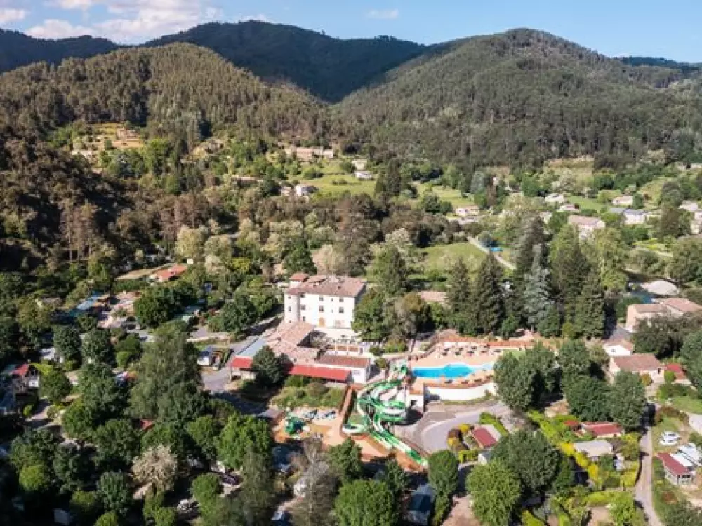 Camping Du Château De L'Hom  4 étoiles★★★★