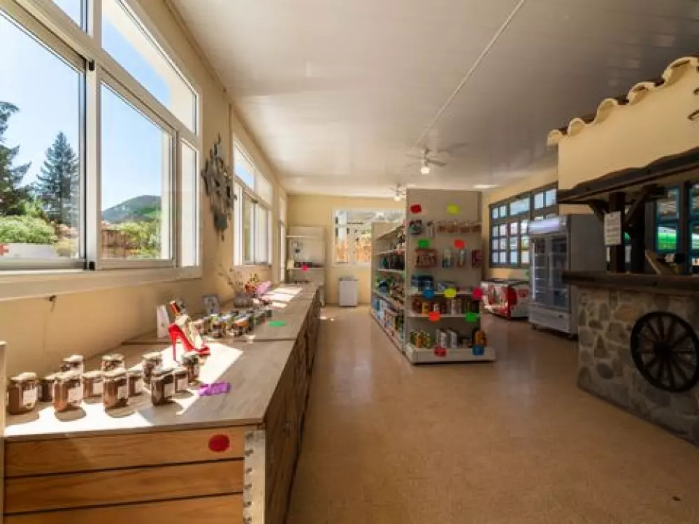 Camping Du Château De L'Hom  4 étoiles★★★★