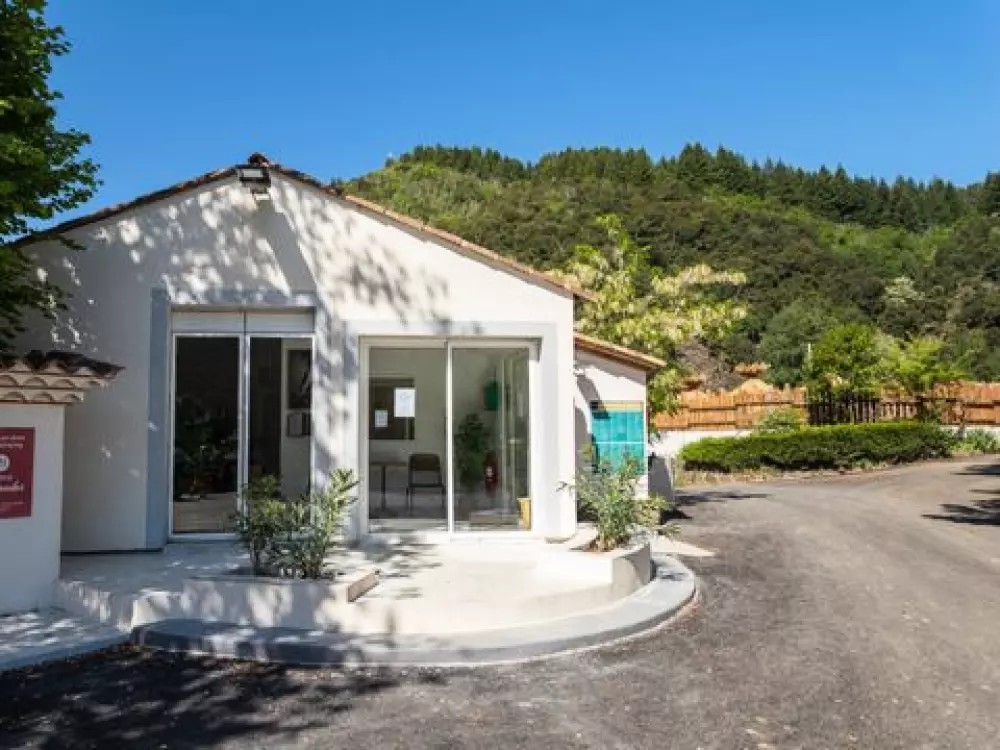 Camping Du Château De L'Hom  4 étoiles★★★★