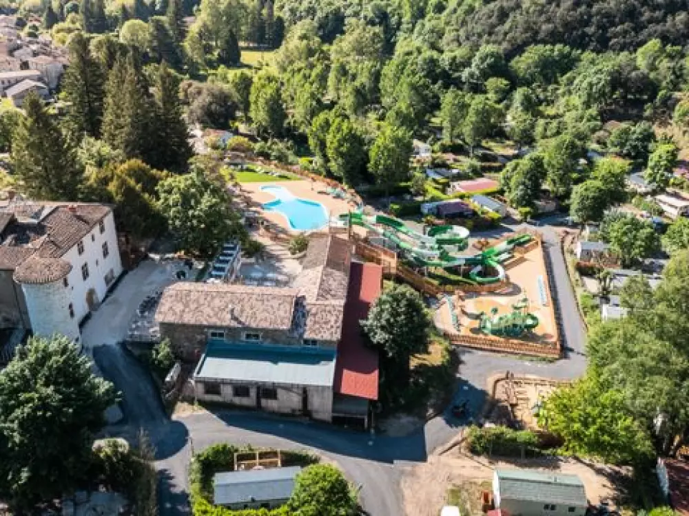 Camping Du Château De L'Hom  4 étoiles★★★★