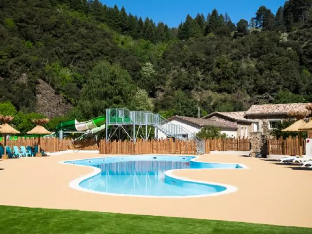 Camping Du Château De L'Hom  4 étoiles★★★★