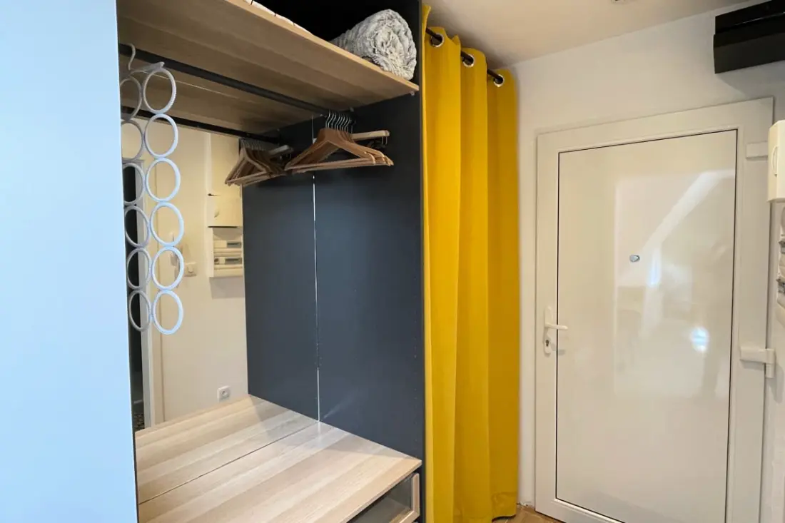 Moderne Studio: Comfort & Style